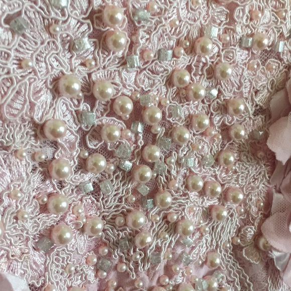 Dresses - Picture 4 of 4